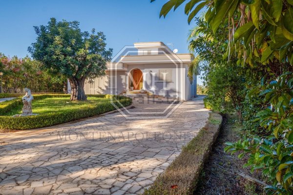 casa indipendente in vendita a Spongano