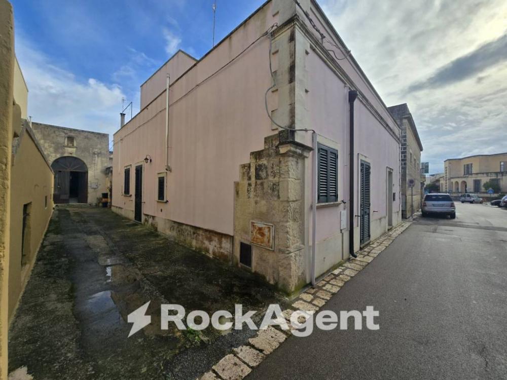 locale commerciale in vendita a Spongano