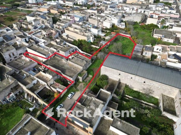 locale commerciale in vendita a Spongano