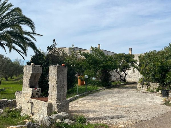 casa indipendente in vendita a Spongano