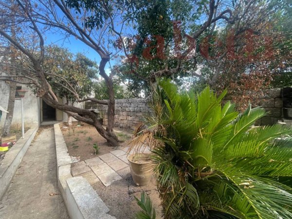casa indipendente in vendita a Spongano