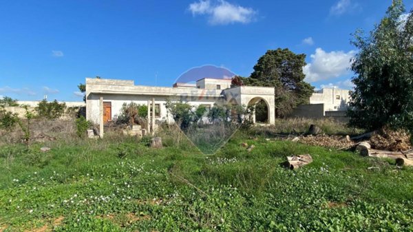 casa indipendente in vendita a Squinzano