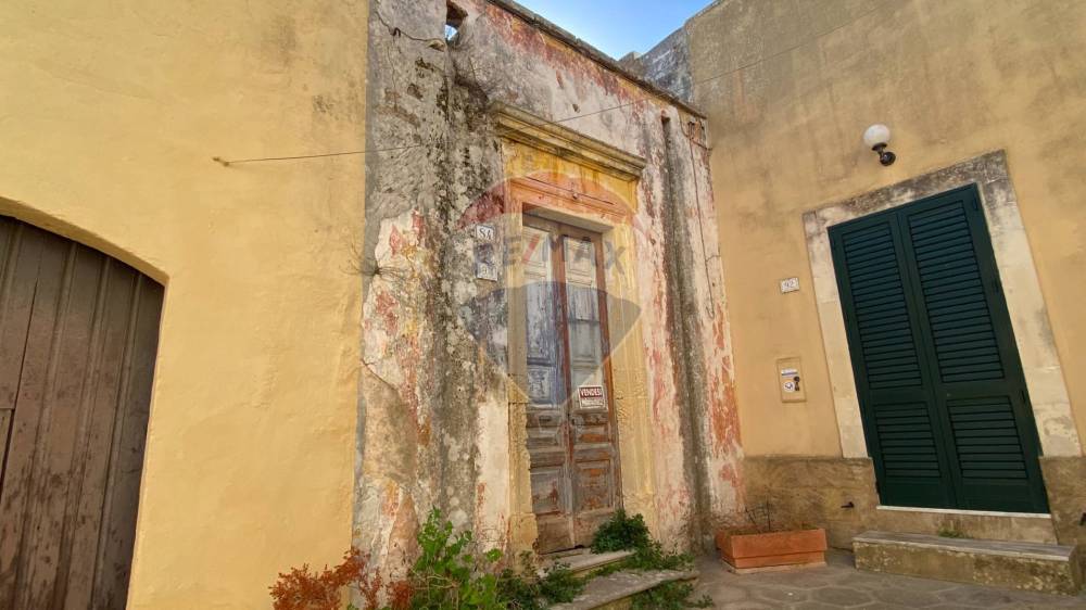 casa indipendente in vendita a Squinzano