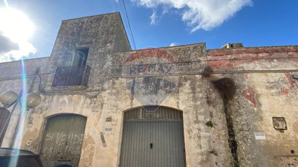 casa indipendente in vendita a Squinzano