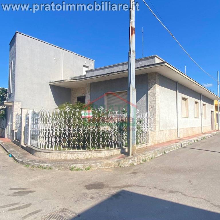casa indipendente in vendita a Squinzano