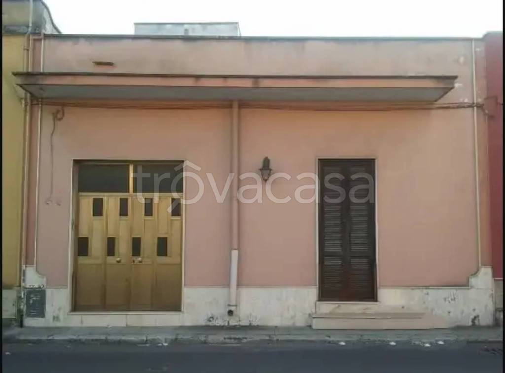 casa indipendente in vendita a Squinzano