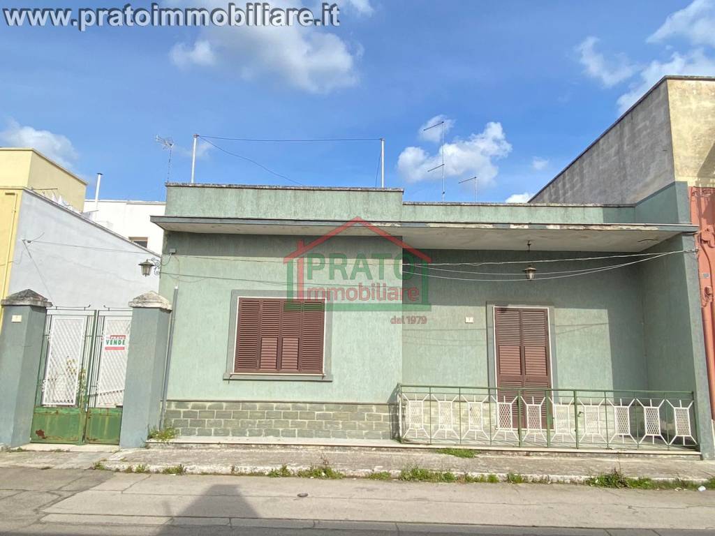 casa indipendente in vendita a Squinzano
