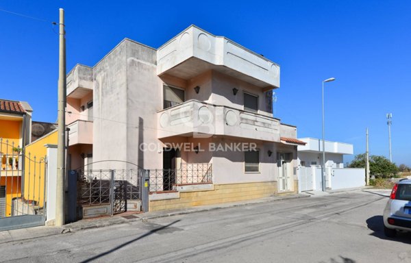 casa indipendente in vendita a Squinzano
