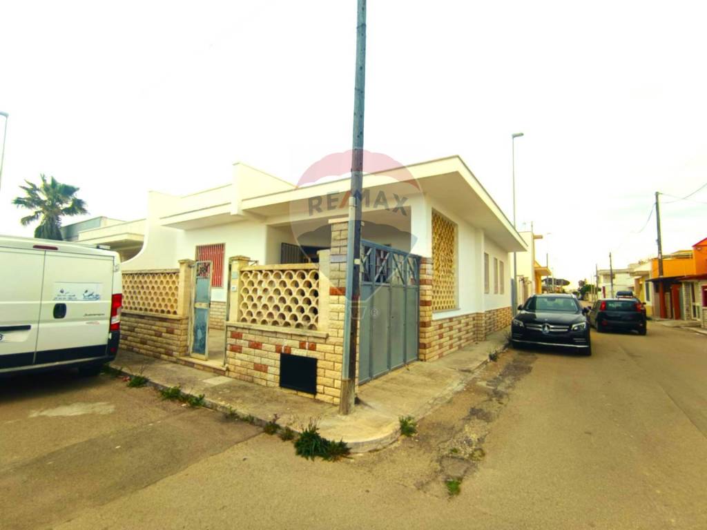 casa indipendente in vendita a Squinzano