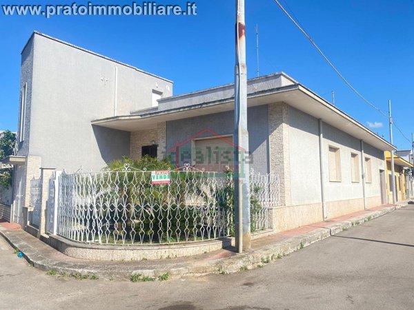 casa indipendente in vendita a Squinzano