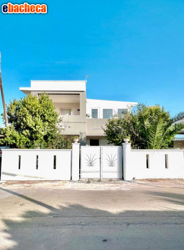 casa indipendente in vendita a Squinzano