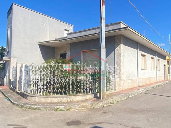 casa indipendente in vendita a Squinzano