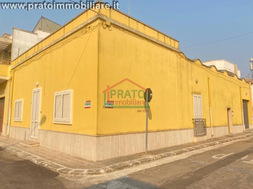 casa indipendente in vendita a Squinzano