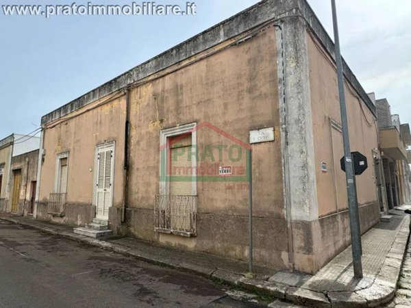 casa indipendente in vendita a Squinzano
