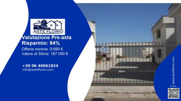 locale commerciale in vendita a Squinzano