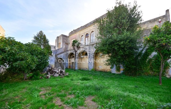 casa indipendente in vendita a Squinzano