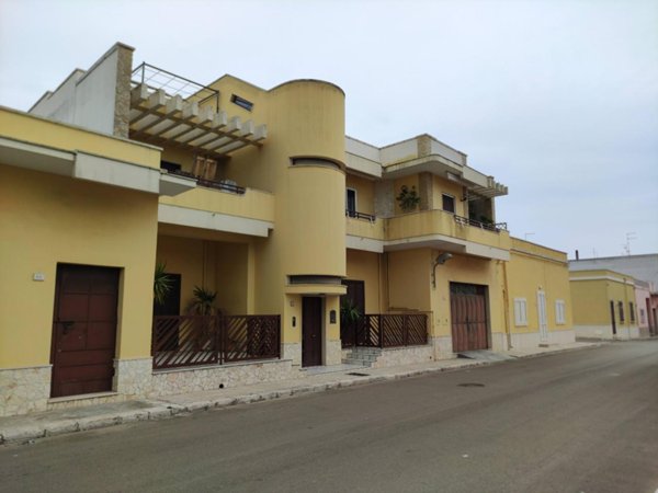casa indipendente in vendita a Squinzano