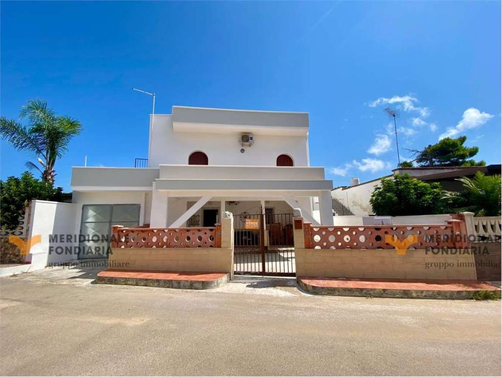 casa indipendente in vendita a Squinzano
