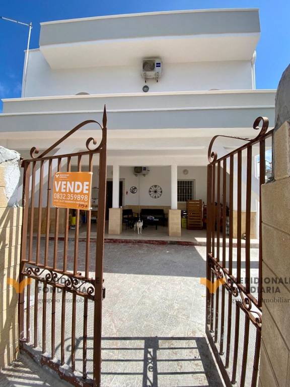 casa indipendente in vendita a Squinzano