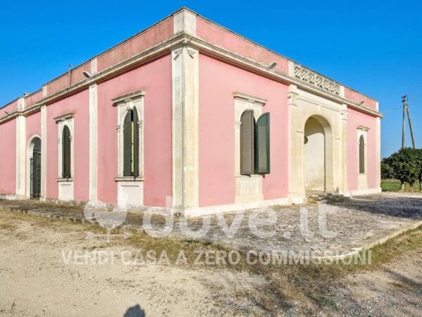 casa indipendente in vendita a Squinzano