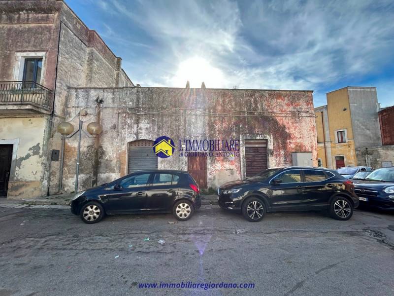 locale commerciale in vendita a Squinzano