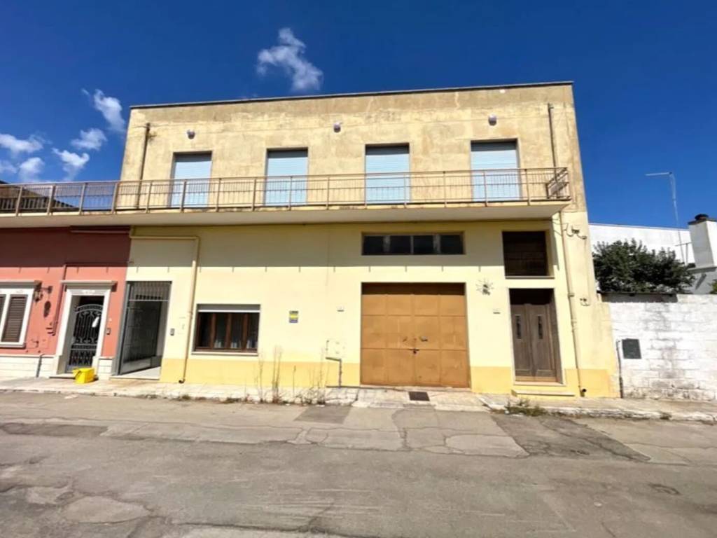 intera palazzina in vendita a Squinzano