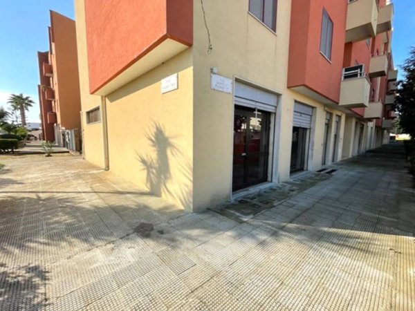 negozio in vendita a Squinzano