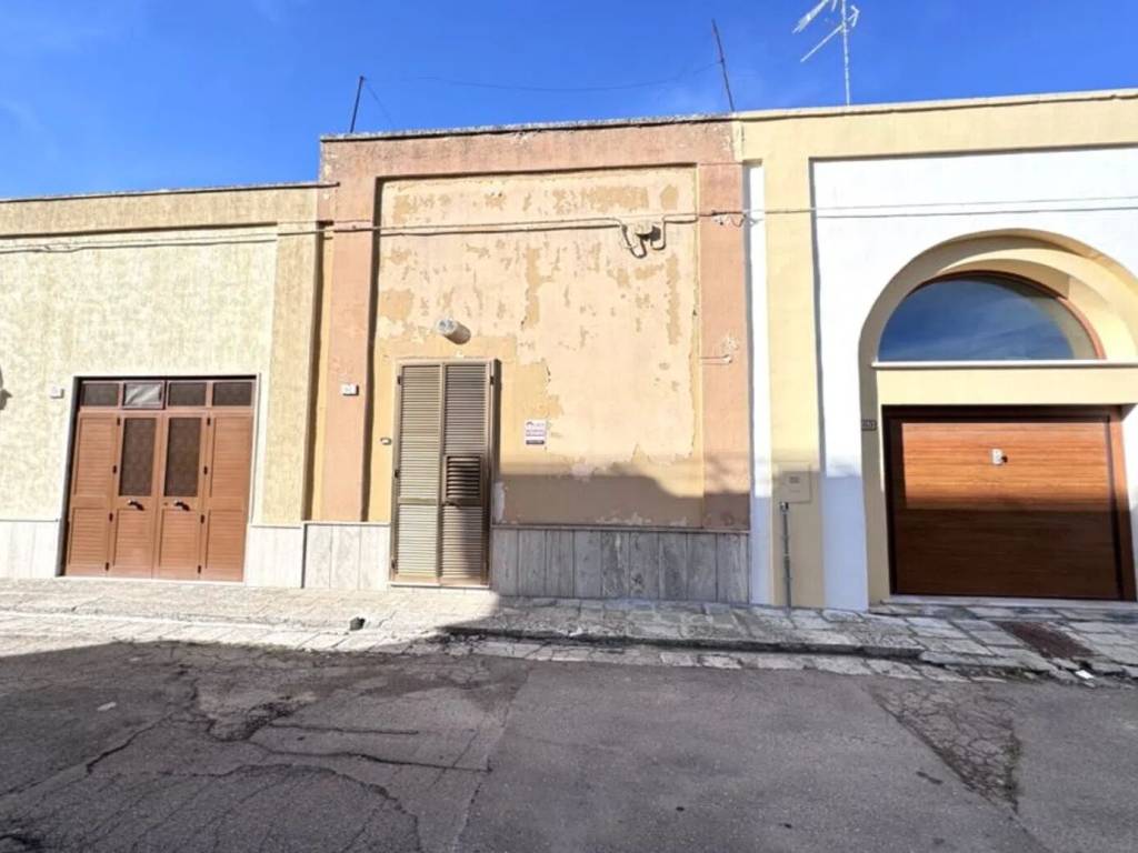 casa indipendente in vendita a Squinzano