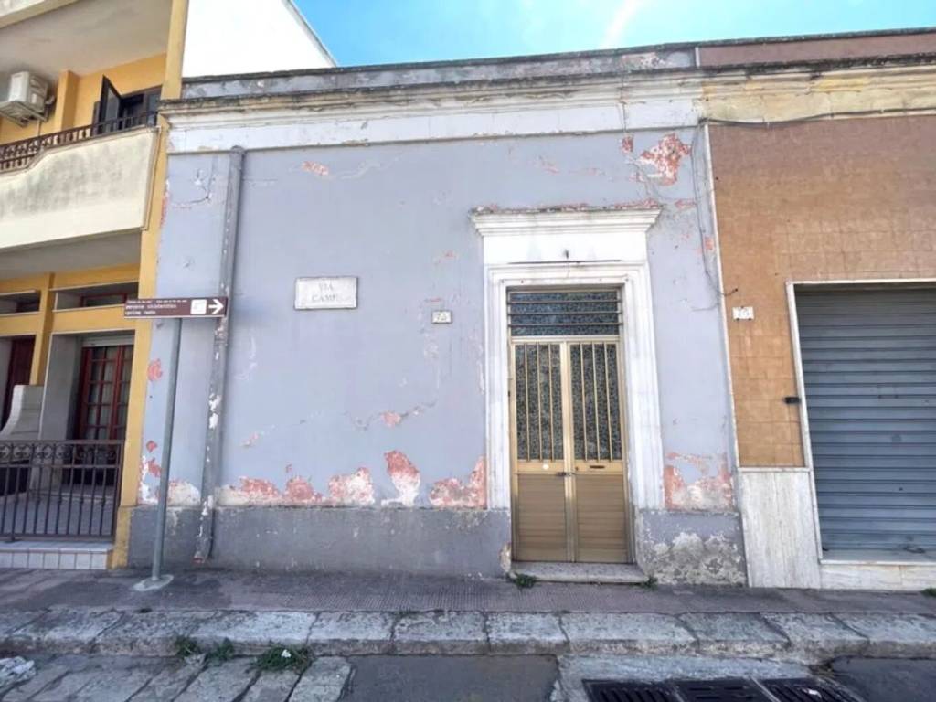 casa indipendente in vendita a Squinzano