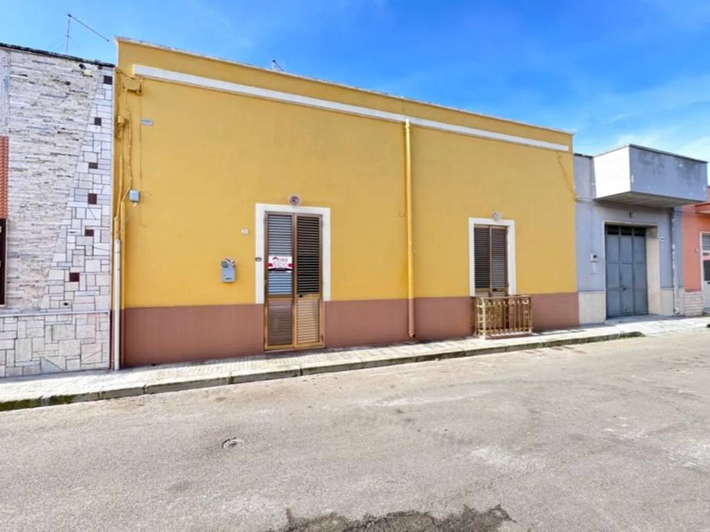 casa indipendente in vendita a Squinzano