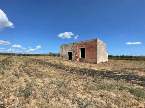 casa indipendente in vendita a Squinzano