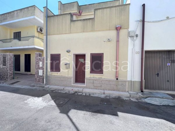 casa indipendente in vendita a Squinzano