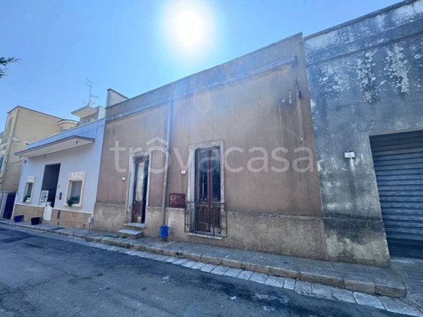 casa indipendente in vendita a Squinzano