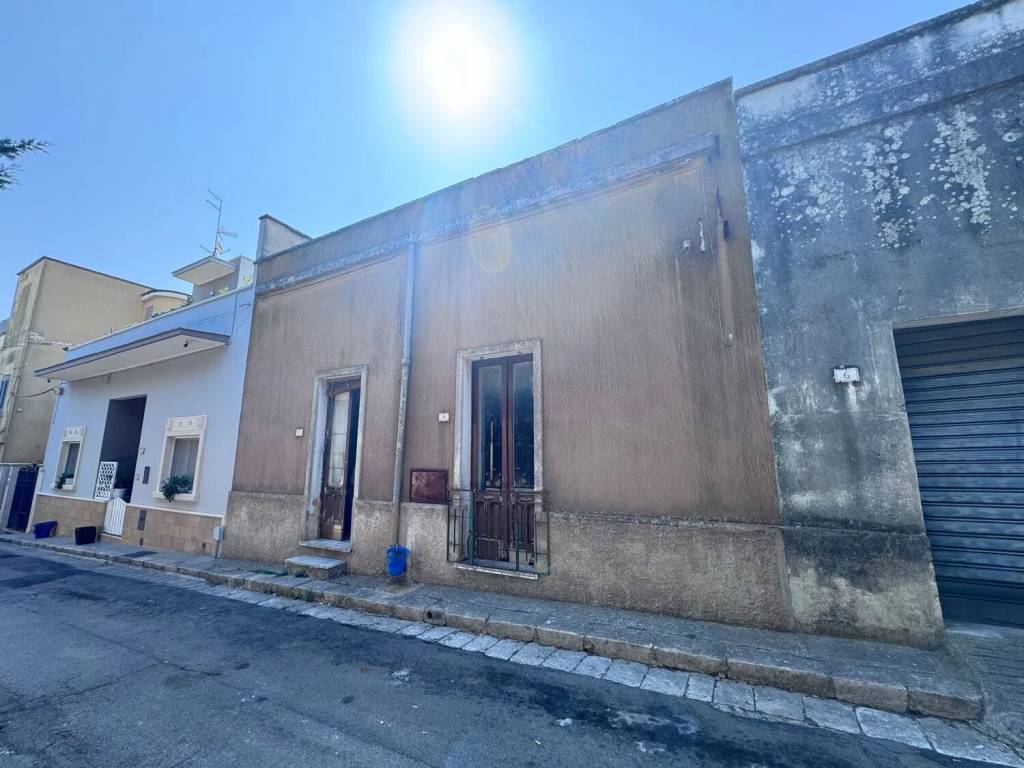 casa indipendente in vendita a Squinzano