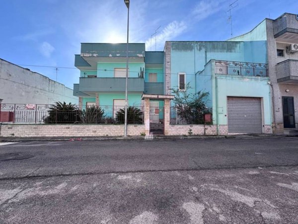 casa indipendente in vendita a Squinzano