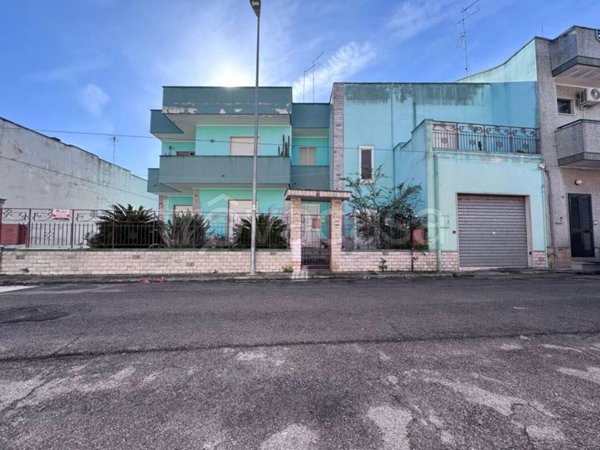 casa indipendente in vendita a Squinzano