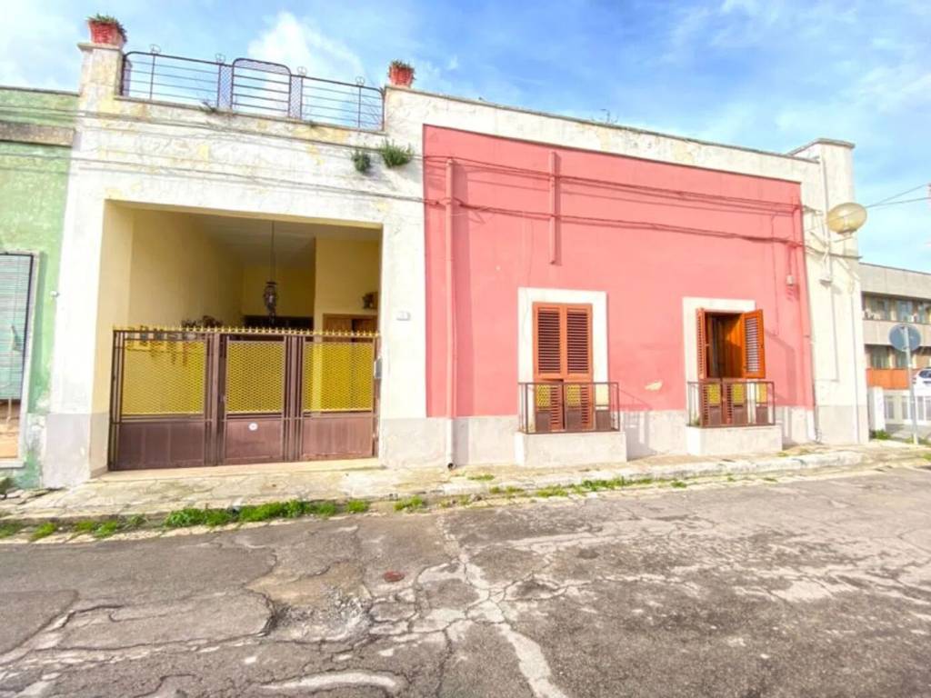 casa indipendente in vendita a Squinzano