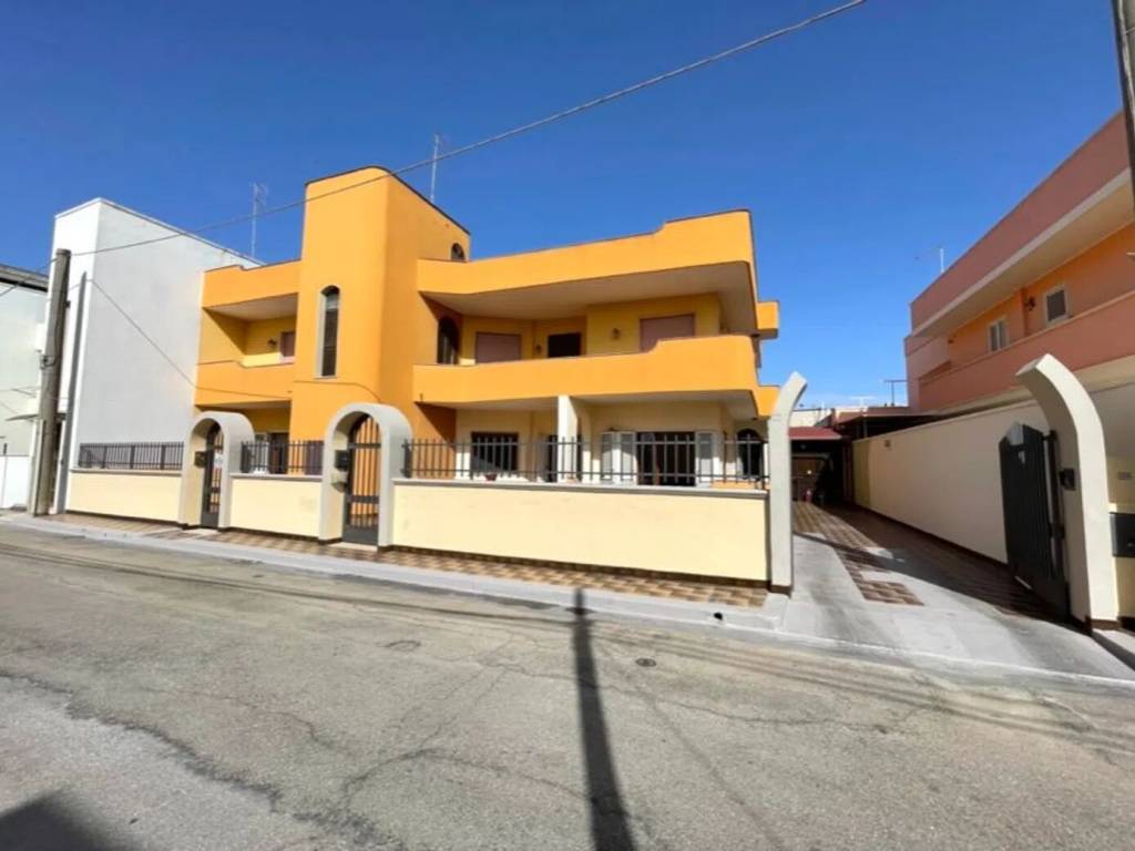 casa indipendente in vendita a Squinzano