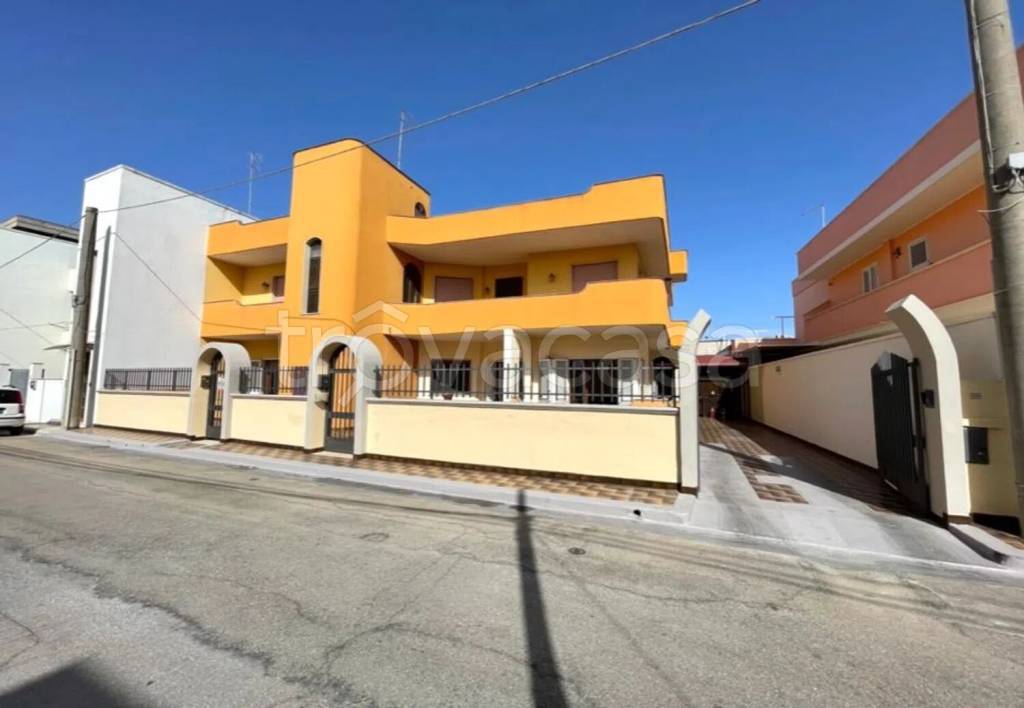 casa indipendente in vendita a Squinzano