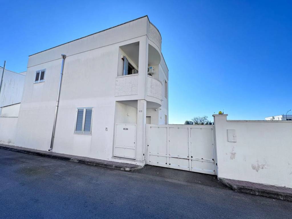 casa indipendente in vendita a Squinzano