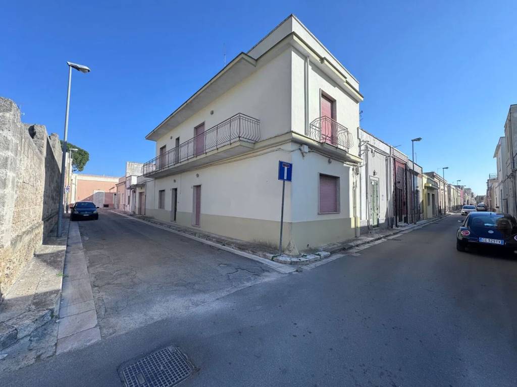 casa indipendente in vendita a Squinzano