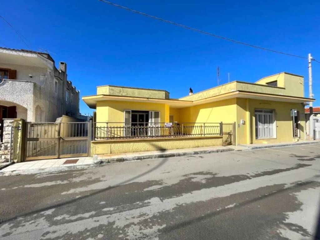 casa indipendente in vendita a Squinzano