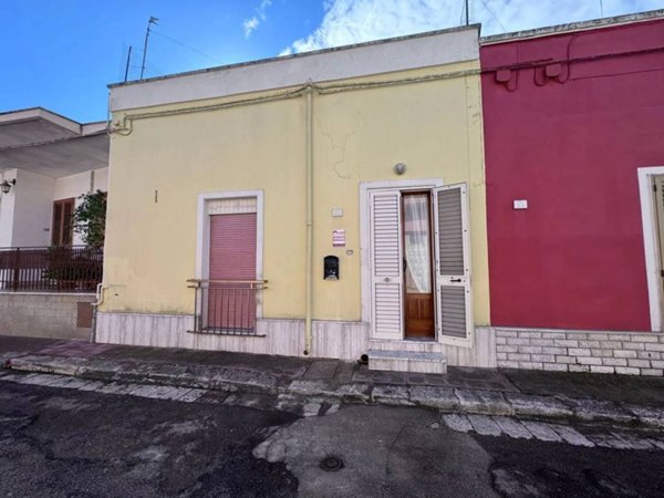 casa indipendente in vendita a Squinzano