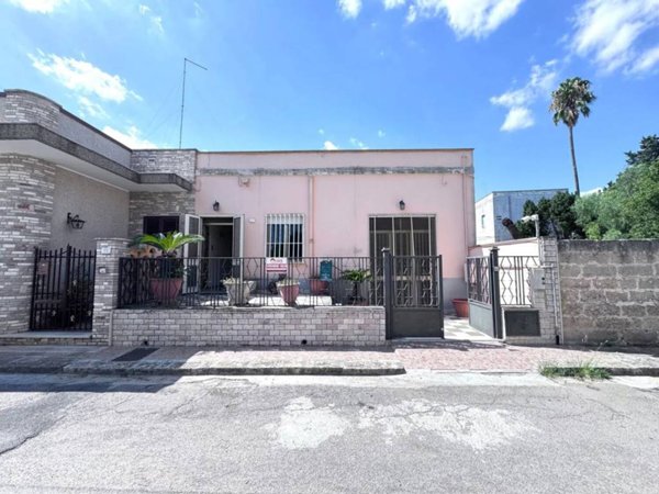 casa indipendente in vendita a Squinzano