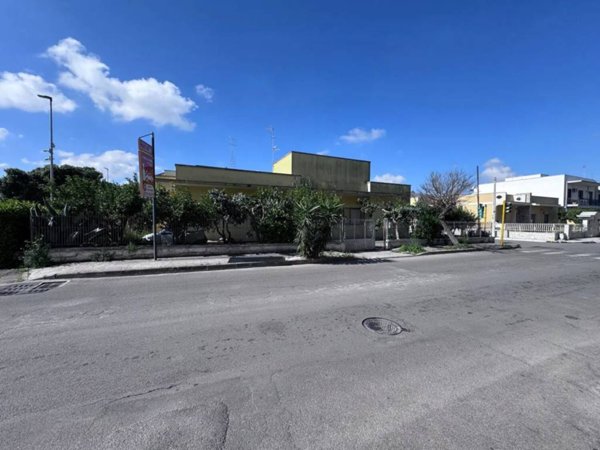 casa indipendente in vendita a Squinzano