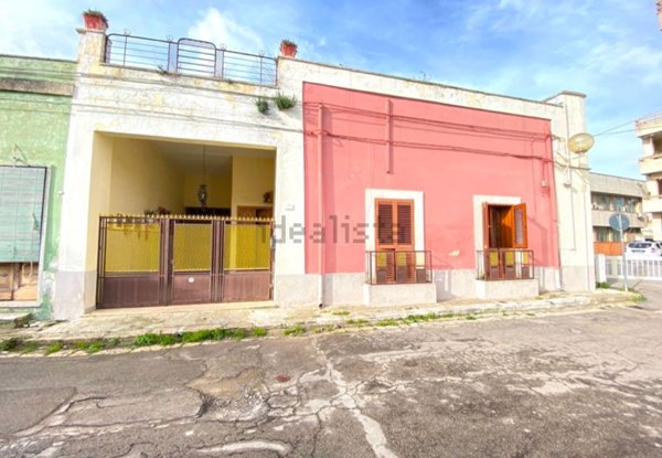 casa indipendente in vendita a Squinzano