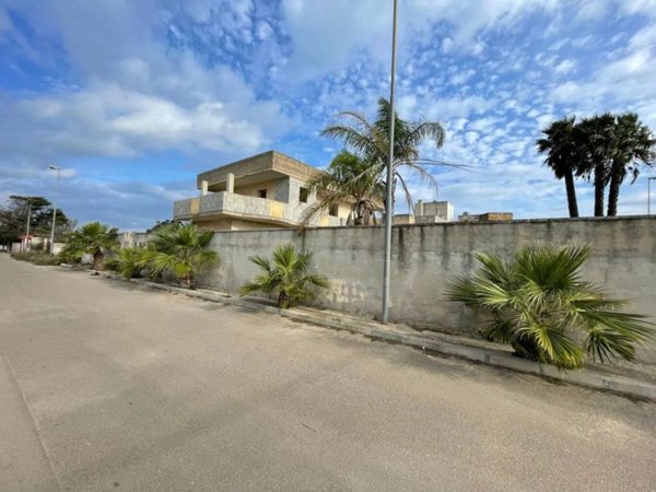 casa indipendente in vendita a Squinzano