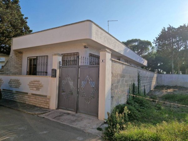 casa indipendente in vendita a Squinzano