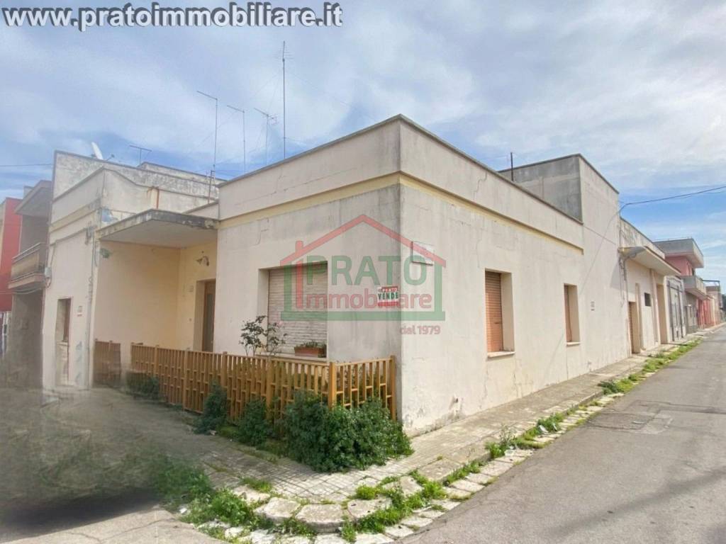 casa indipendente in vendita a Squinzano