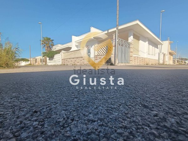 casa indipendente in vendita a Squinzano